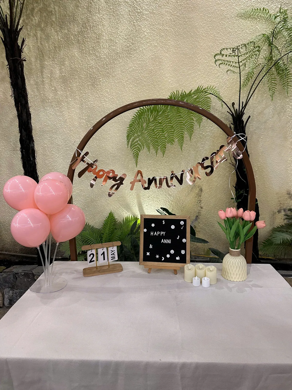 Bàn tiệc kỷ niệm (Happy Anniversary) tông màu hồng phấn tại Chi Nhánh 5